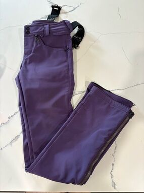 VOLCOM SIZE XS Women’s skinny boot cut snow pants with belt